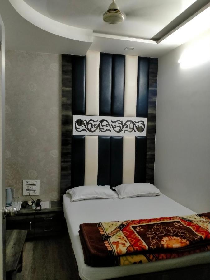 Hotel Broadway Colaba Мумбаи Экстерьер фото