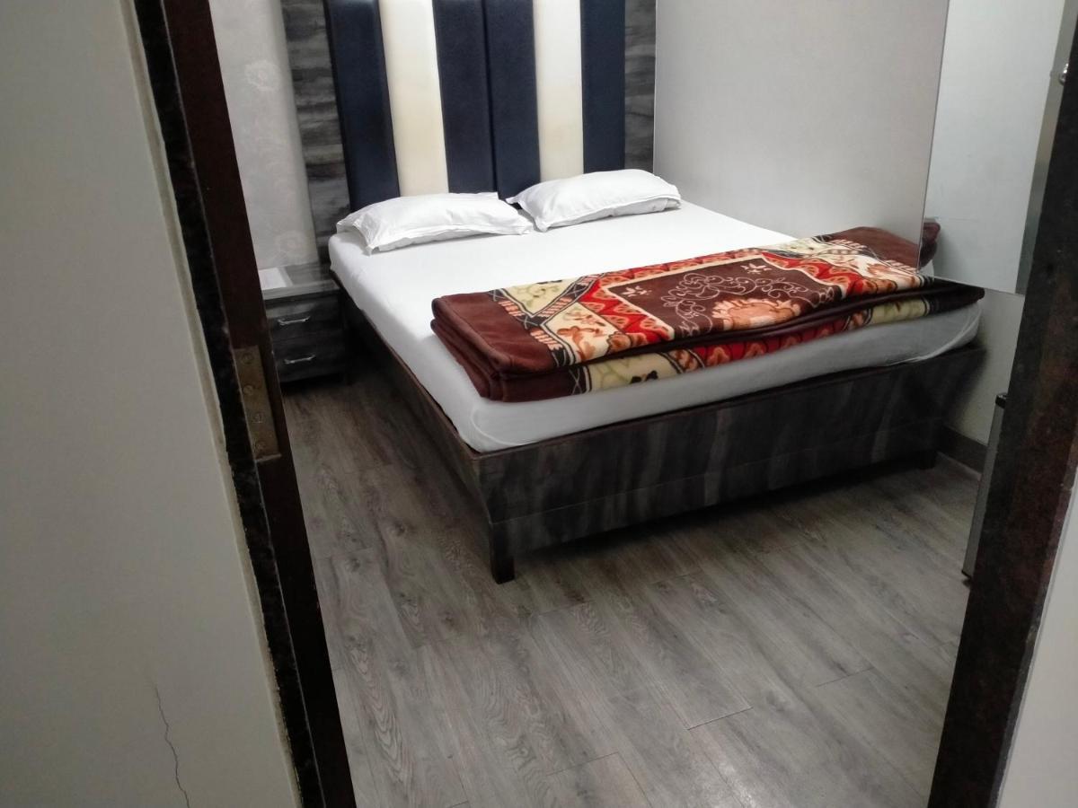 Hotel Broadway Colaba Мумбаи Экстерьер фото