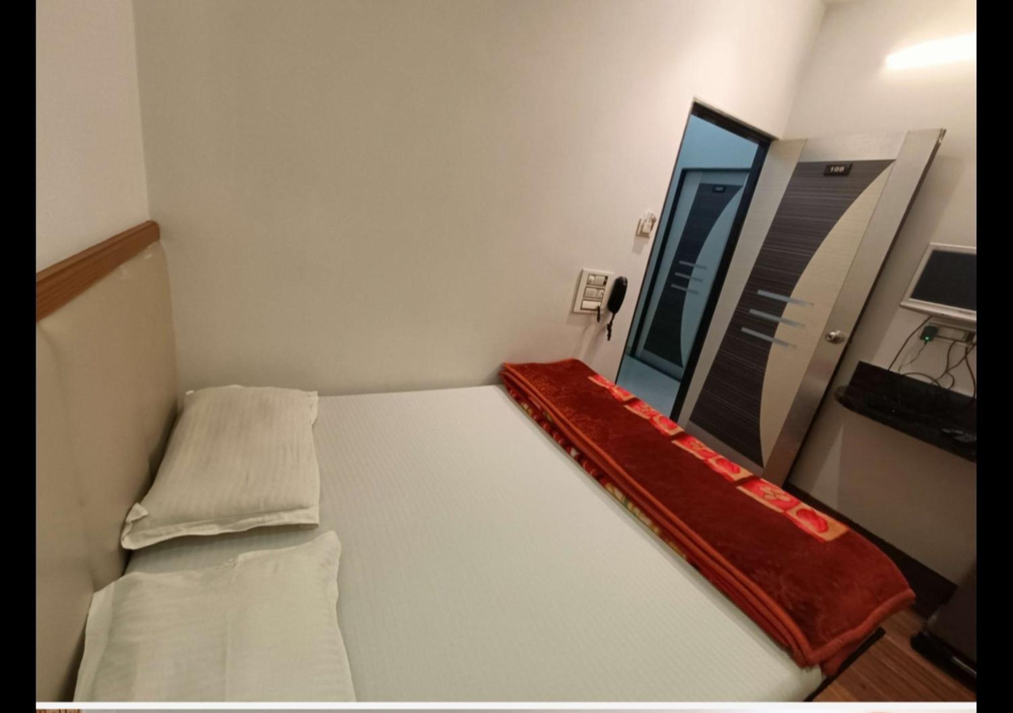 Hotel Broadway Colaba Мумбаи Экстерьер фото
