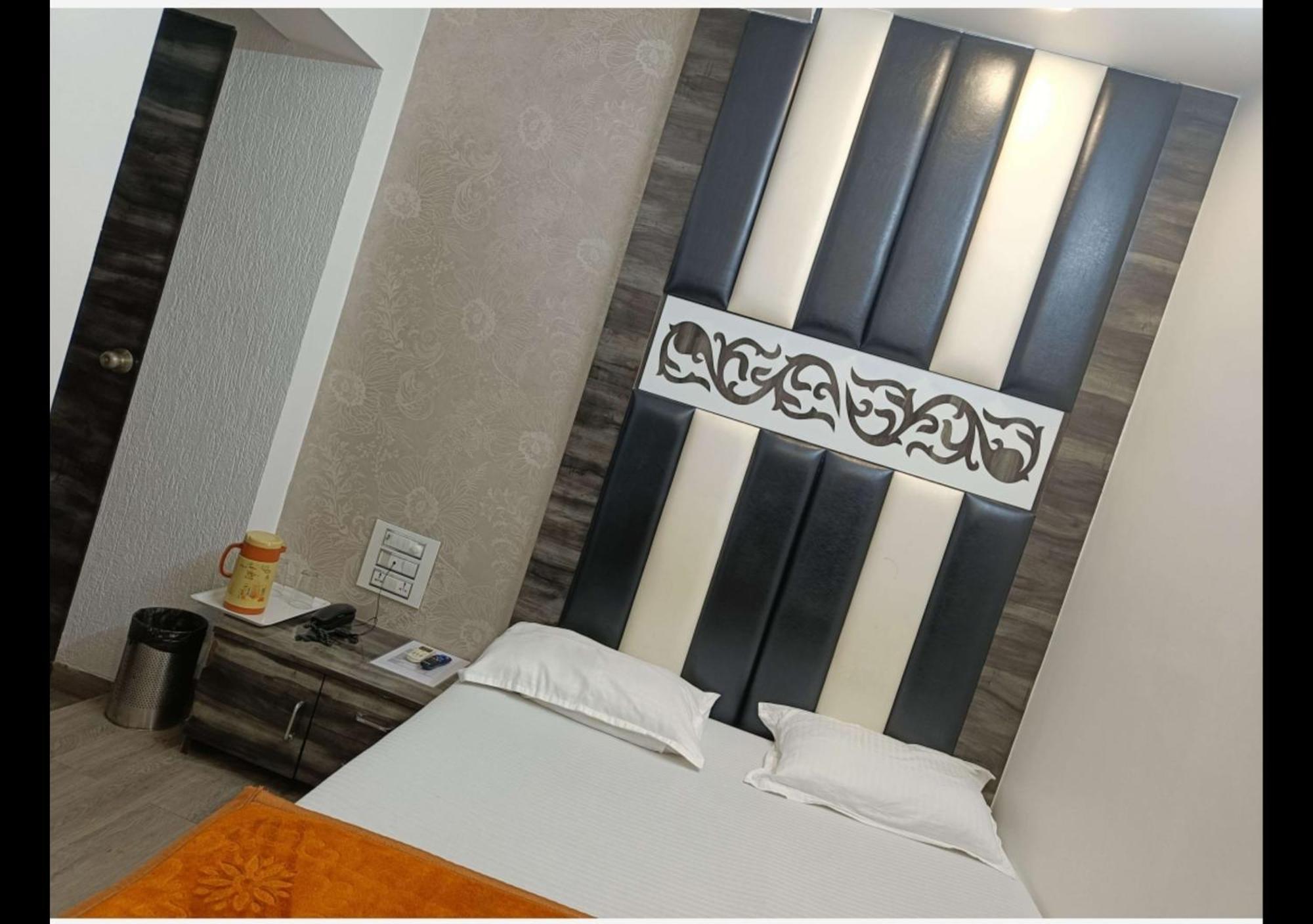 Hotel Broadway Colaba Мумбаи Экстерьер фото
