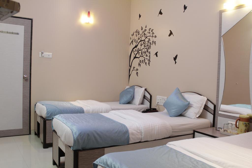 Hotel Broadway Colaba Мумбаи Экстерьер фото