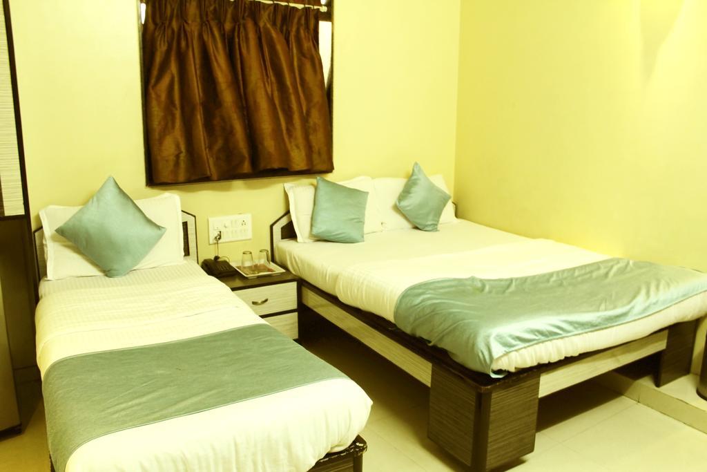 Hotel Broadway Colaba Мумбаи Экстерьер фото