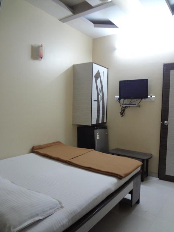 Hotel Broadway Colaba Мумбаи Экстерьер фото