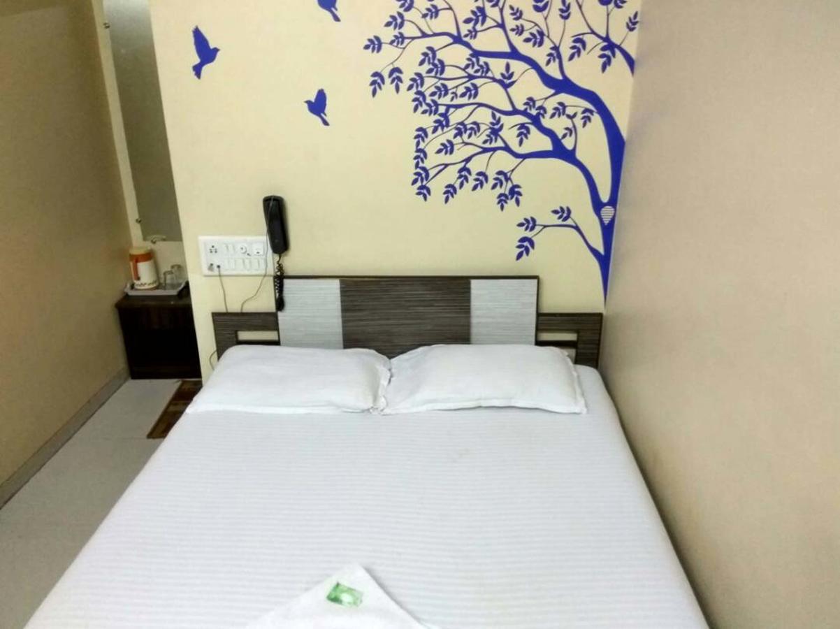 Hotel Broadway Colaba Мумбаи Экстерьер фото