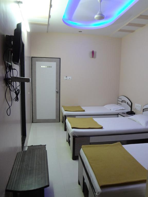 Hotel Broadway Colaba Мумбаи Номер фото