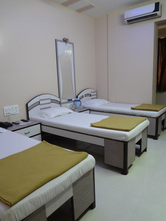 Hotel Broadway Colaba Мумбаи Экстерьер фото